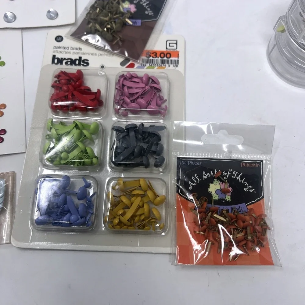 Large Vintage Scrapbooking Eyelet Lot Making Memories Assorted Colors Sizes Brad